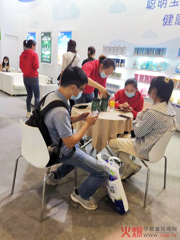 聰貝?每益舒亮相上海CBME現場(chǎng)1.jpg 聰貝?每益舒亮相上海CBME現場(chǎng)1.jpg