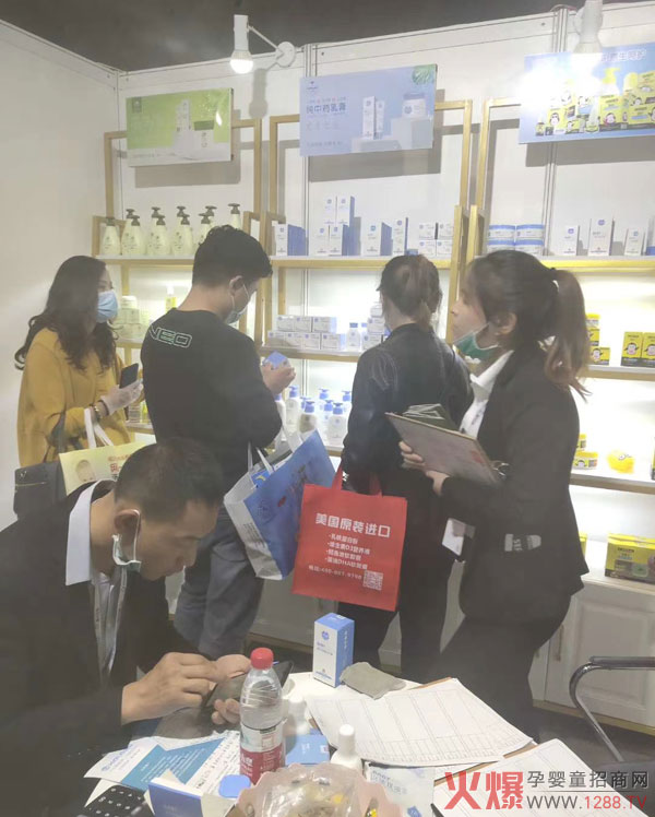 小蛙娃、嬰蒂爾、悠悠小象亮相上海CBME,多款洗護爆品引全場(chǎng)關(guān)注1.jpg 小蛙娃、嬰蒂爾、悠悠小象亮相上海CBME,多款洗護爆品引全場(chǎng)關(guān)注1.jpg