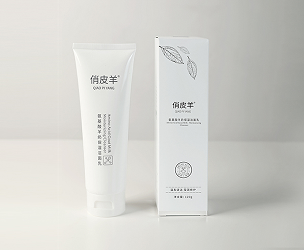 俏皮羊氨基酸羊奶保濕潔面乳.jpg