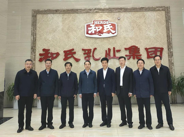 陕西省委常委、省纪委书记王兴宁一行莅临和氏乳业2.jpg 陕西省委常委、省纪委书记王兴宁一行莅临和氏乳业2.jpg