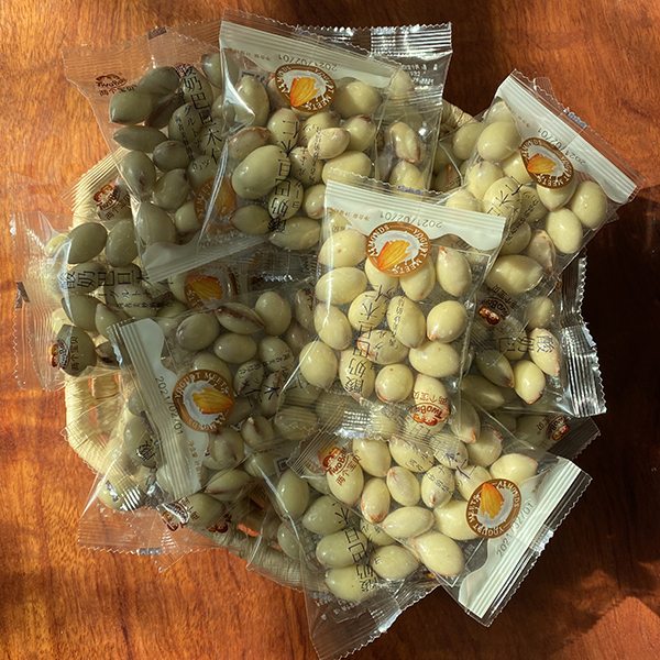 兩個(gè)寶貝酸奶巴旦木仁.jpg