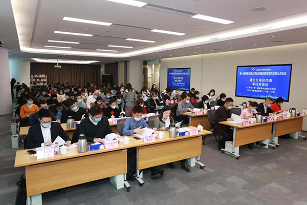 宏乐乳业出席广州一带一路投资企业联合会会员代表大会2.png