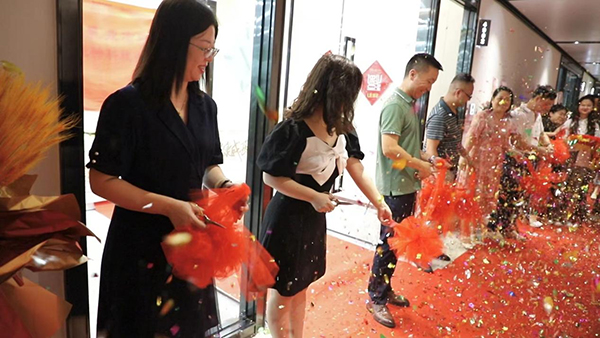 热烈庆祝东莞欧优乳业乔迁新址.jpg 热烈庆祝东莞欧优乳业乔迁新址.jpg