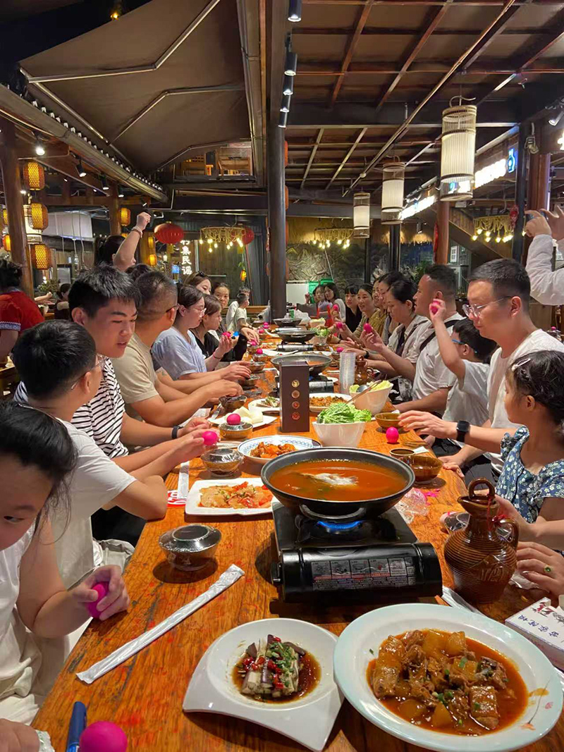 歡樂(lè )聚餐.jpg