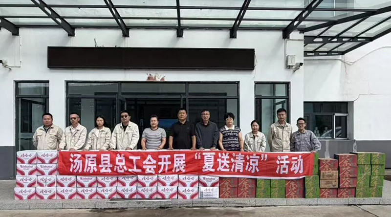 汤原县总工会走进谱华威乳业开展慰问活动3.jpg