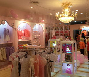 笛莎童装形象店(三)