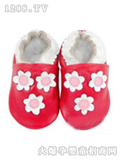 ��һ����ɫyingeЬ