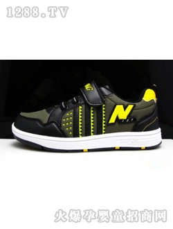 ��е���ɫ�˶�Ь