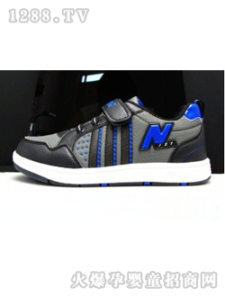 ��е���ɫ�˶�ͯЬ