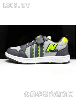 ��е���ɫ�˶�Ь