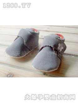 ��ɫӤ����Ь