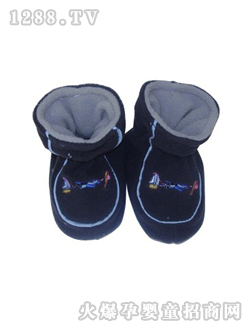 һ������ɫѧ��Ь