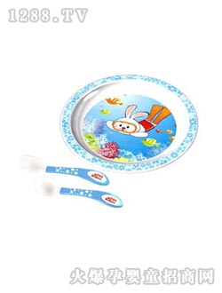 亲亲我婴儿自食碟