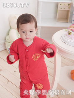 心适贝贝婴幼服饰米红色套装