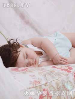 润婴宝哈衣淡绿色