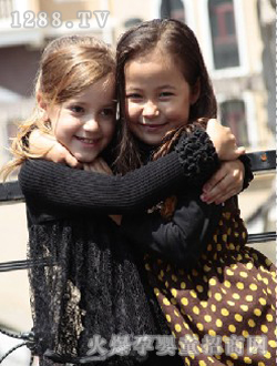 ���ݺ��Ǻ�ɫ��ͯë��