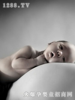 安琪尔享受宝宝