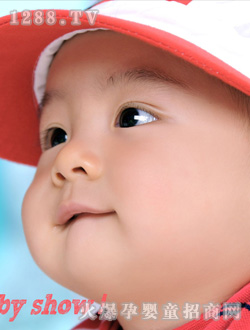 安琪尔纯真可爱的宝宝