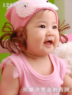 安琪尔得意的宝宝