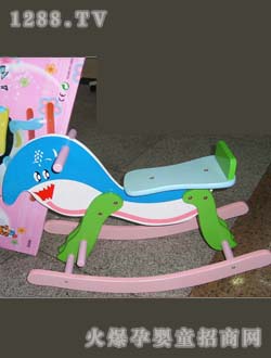 ������ľ��ɫС��