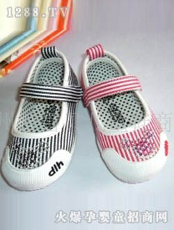 ��ѩ�϶��ɰ�Сͯ����Ь