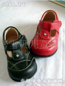 ��ѩ�϶�ʱ�к�ڵ�ƤЬ