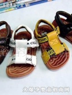 ��ѩ�϶�Сͯ��ƤЬ��ƻ��