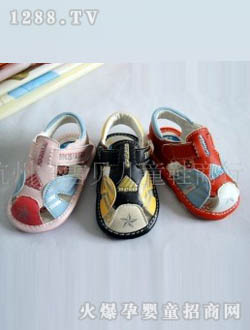 ��ѩ�϶�ѧ����ƤЬ��ѩ