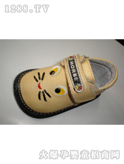 С���л�ɫ��ͨyingeЬ