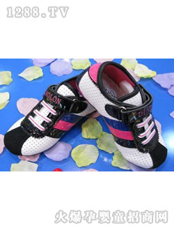 ������ͯЬ��������ڰ�ɫ͸��