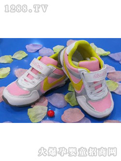 ������ͯЬУ԰����ۺ��ɫ