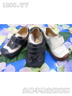 ������ͯЬУ԰����ڰ�ɫ