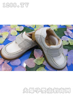 ������ͯЬУ԰�����ɫ