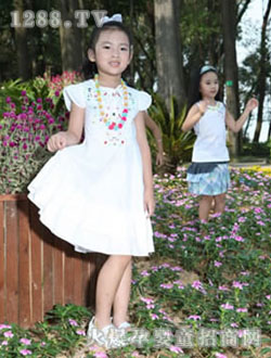 ����ͯ��ɫ����ȹ