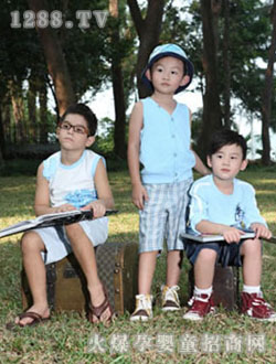 ����ͯ�λ�ɫװ