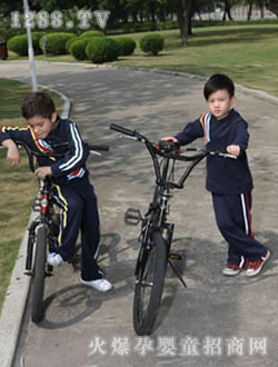 ����ͯ��ɫ�˶���