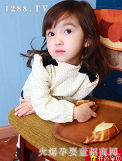 开心宝贝白色女童毛衣