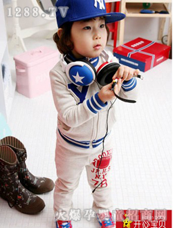 开心宝贝米白色套装