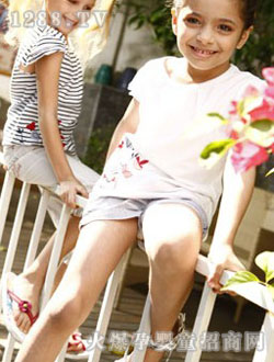 �����а�ɫ��װ