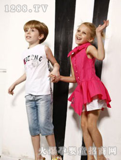 �����к��ɫͯװ