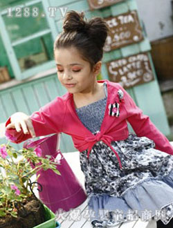 �����к�ɫŮͯ��װ