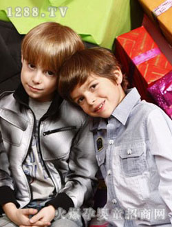 �����л�ɫͯװ