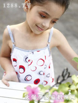 �����������а�ɫ����װ