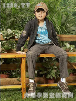 ���²��˺�ɫͯװ