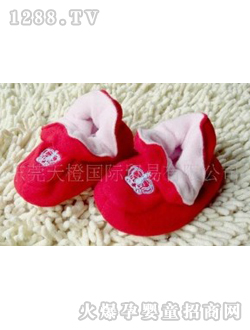 ��ɫ����Ӥ��Ь