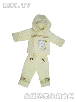 安婴宝黄色翻领带帽斜开套