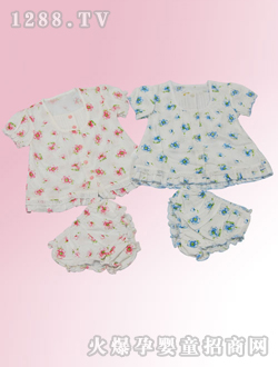 安婴宝女婴花边上衣