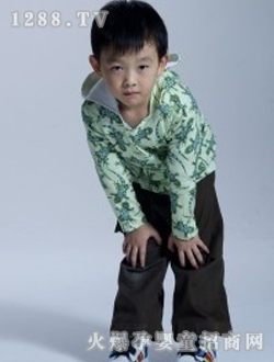 ���̱���ǳ��ɫͯװ