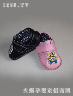 ������ͯ�ϻ���ɫѧ��Ь