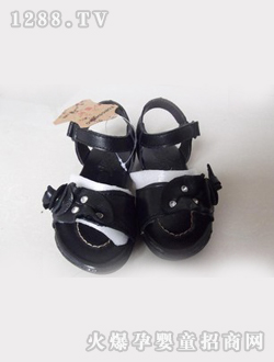 ������ͯ��ɫ�仨ͯЬ